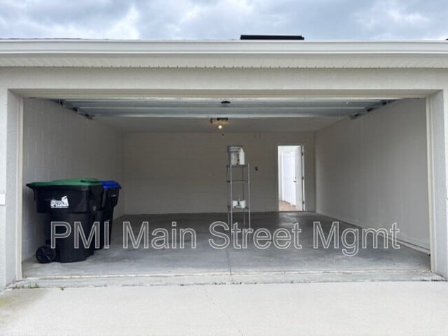 Building Photo - 8130 Red Stopper Ln