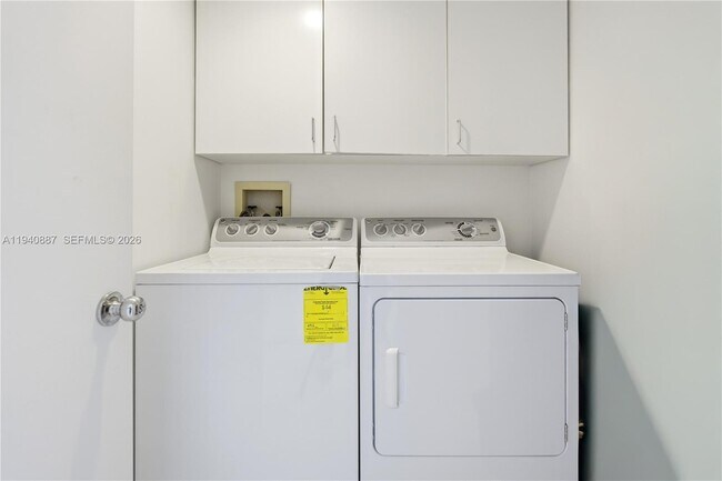 Building Photo - 1000 W Island Blvd