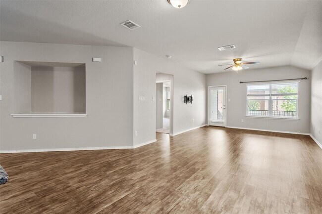 Building Photo - 116 Miles Dr