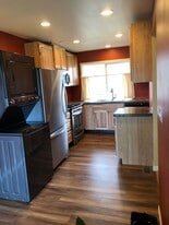 Building Photo - 310 SE Dilke St