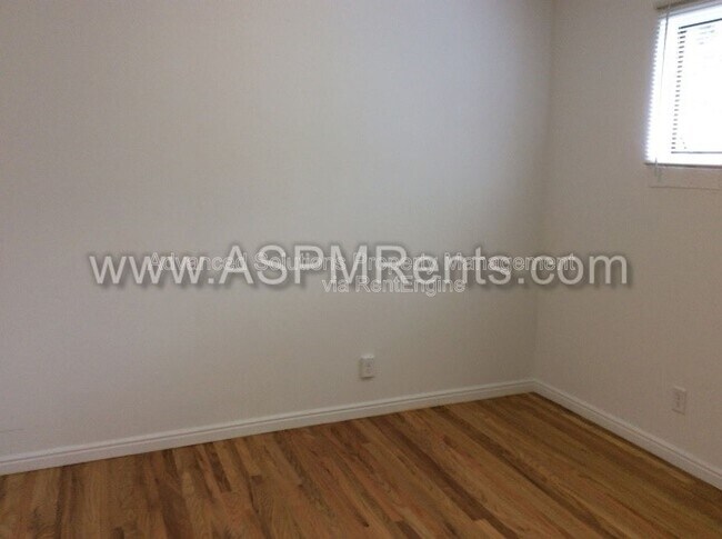 Building Photo - 619 E 5th Ave