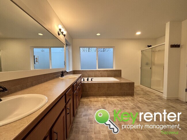 Building Photo - Beautiful 4 Bedroom 2.5 Bathroom Tacoma Home for Rent in Quiet Cul-De-Sac Community