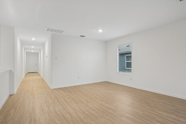 Building Photo - 1624 Baugh St