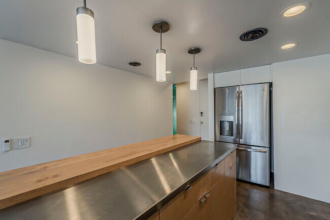 Building Photo - 4411 N 40th St