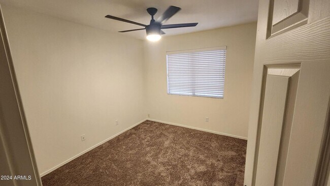Building Photo - 2050 W Boulder Ct