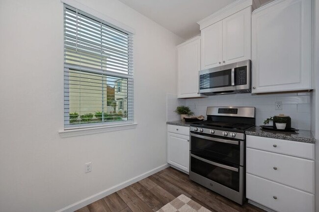 Building Photo - 1588 Parkside Way