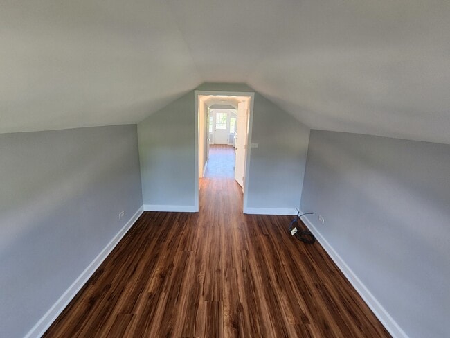 Building Photo - 16W611 2nd Ave