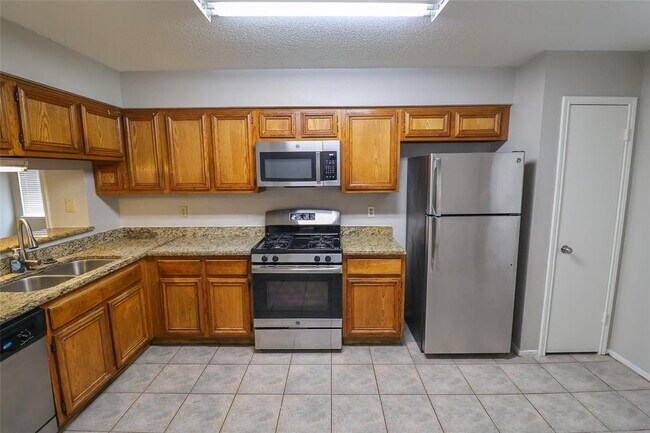 Building Photo - 1546 Ridgebriar Dr
