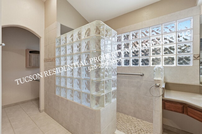 Building Photo - 10845 N Eagle Eye Pl