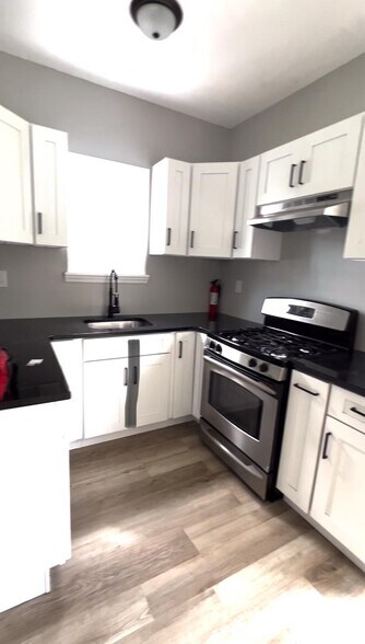 Kitchen - 342 Morrissee Ave