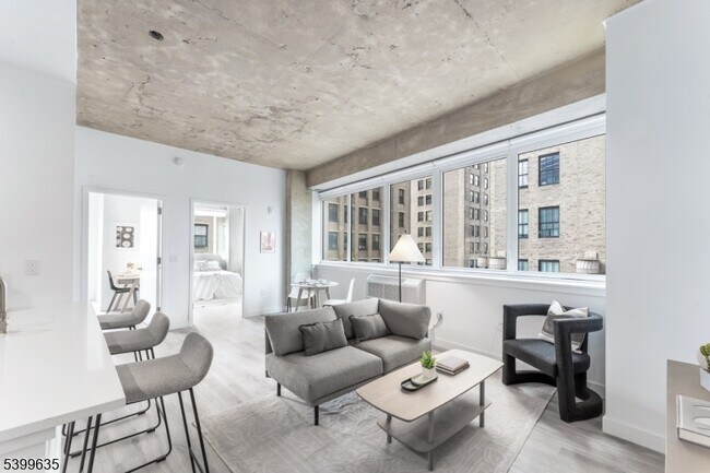 Primary Photo - 10 Commerce Ct