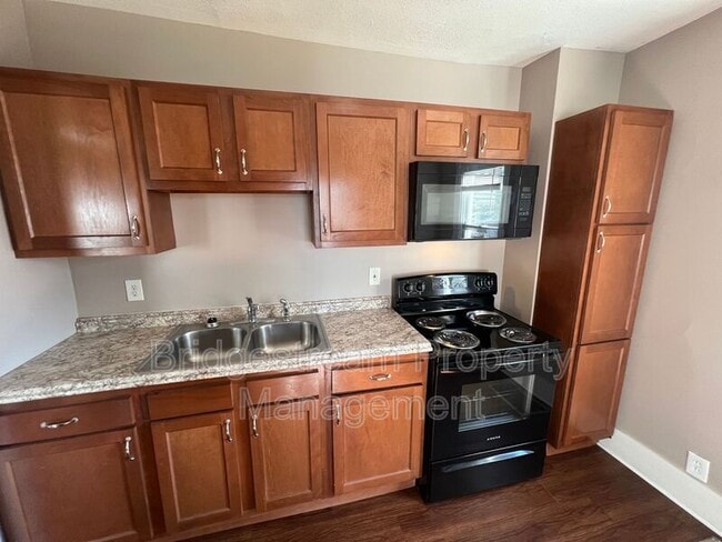 Building Photo - 1628 Gummer Ave