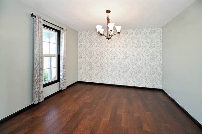 Building Photo - 1204 Ledgestone Dr