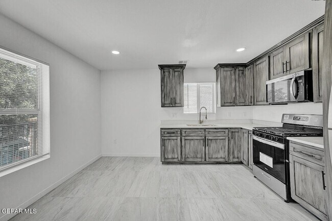 Building Photo - 1107 Myrtle Ave