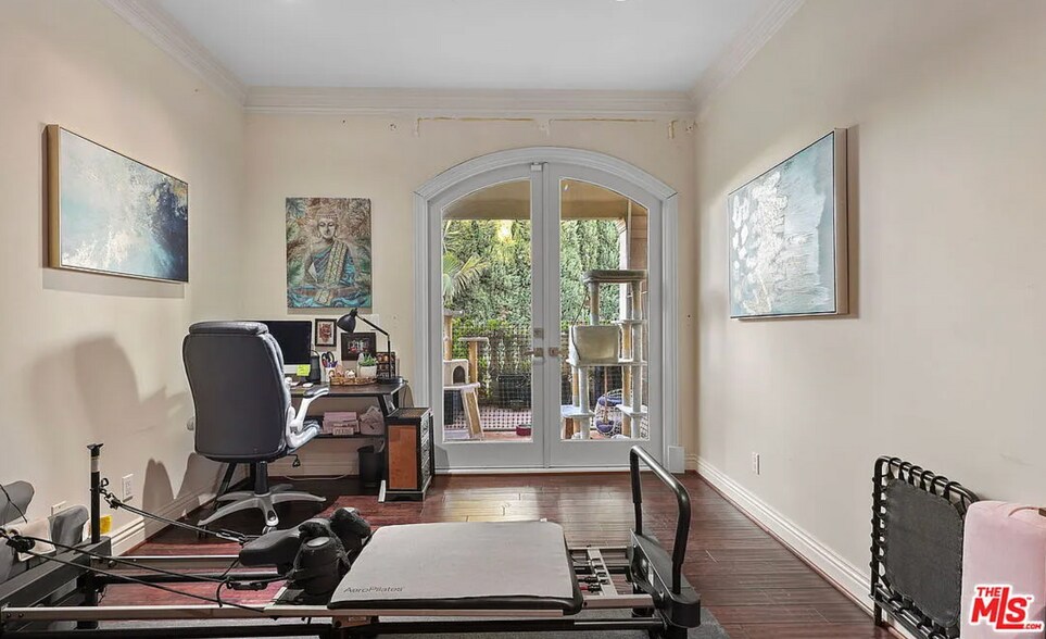 Building Photo - 156 S Clark Dr