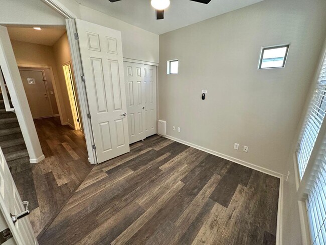 Building Photo - 1912 E Loma Vista St