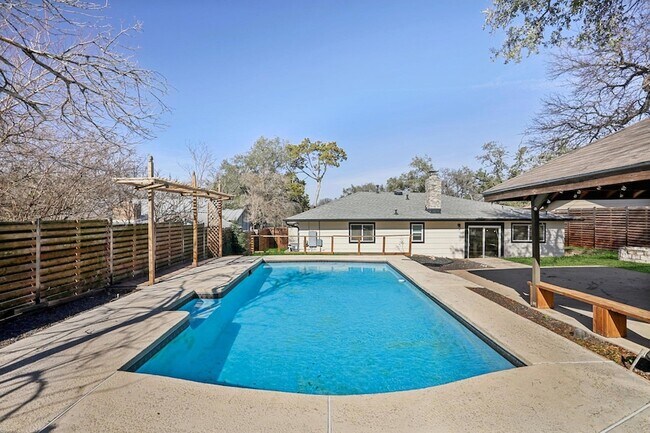 Building Photo - 7205 Twisted Oaks Dr