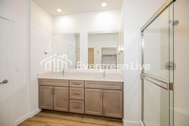 Building Photo - 301 Ravello St