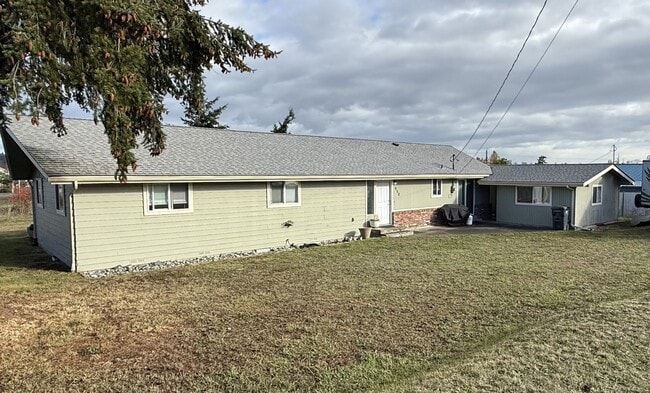 Building Photo - **Sunny Sequim**