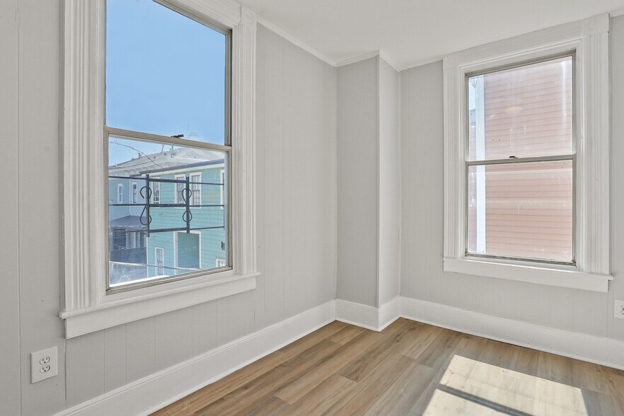 Building Photo - 1112 Barnard St