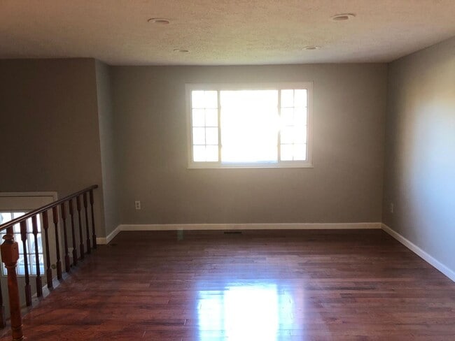 Building Photo - Upper St. Clair - 3 BR Split Entry House, Garage, Central Air!