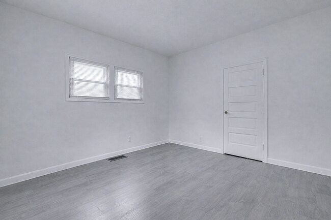 Building Photo - 419 N Alton Ave