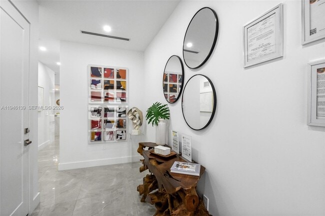 Building Photo - 325 SW 16th St