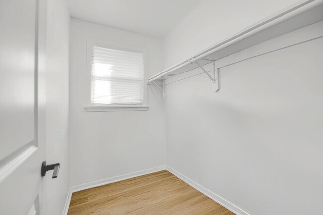 Building Photo - 14500 Van Buren St