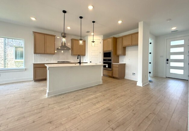 Building Photo - Brand New Home 5 bedroom, 4 bath with loft