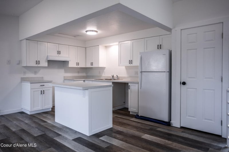 Building Photo - 919 E Spruce Ave