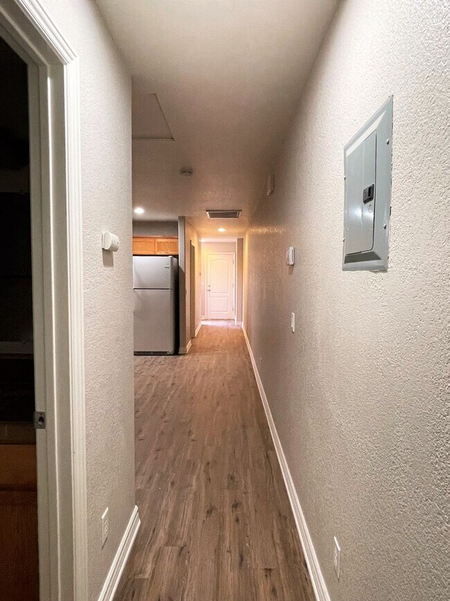 Building Photo - 21755 Ives Dr