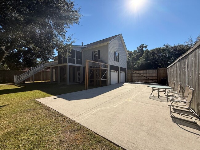 Building Photo - 3 Bedroom 2 Bath House in Lighthouse Point - James Island Charleston