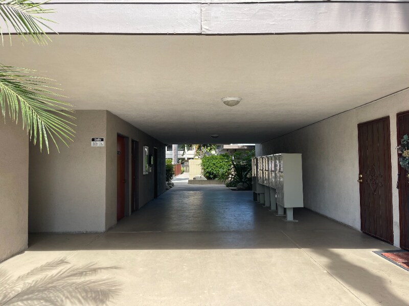 Building Photo - 1590 W Palm Ln