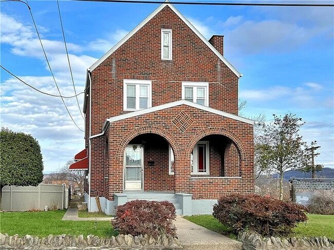 Primary Photo - Gorgeous all brick home for rent!