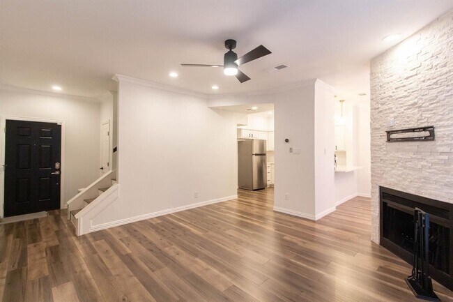 Building Photo - 14400 Montfort Dr