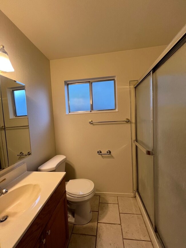 Building Photo - Darling 3 Bedroom House!!