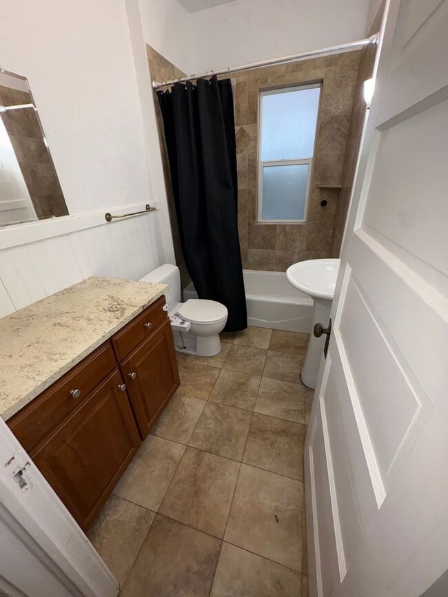 Building Photo - Charming 3BR Home Just Blocks from Washington Park with Garage & Storage