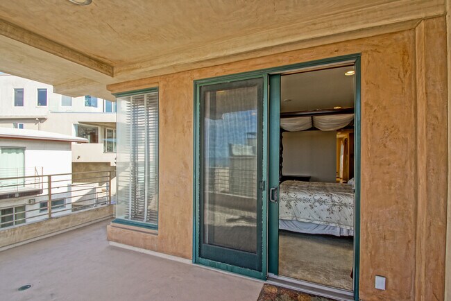 Building Photo - 308 Gull St