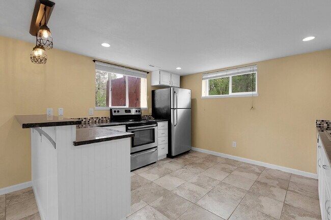 Building Photo - $1,795.95 - 2 Bed, 1 Bath Duplex Unit in Littleton with Fenced in yard, and In Unit Laundry!