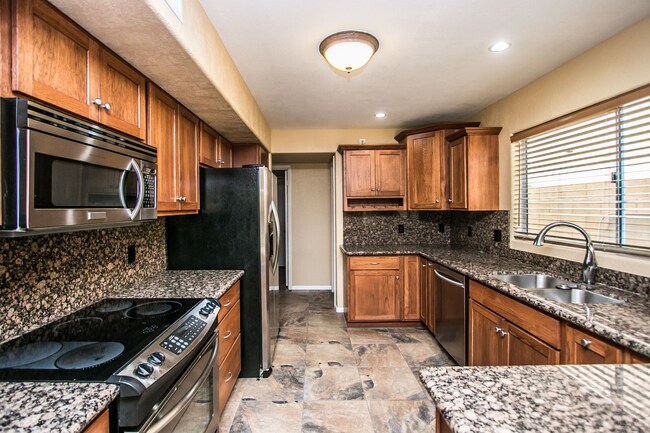 Building Photo - 4BR/2.5 BA. Located in the Desert Ridge