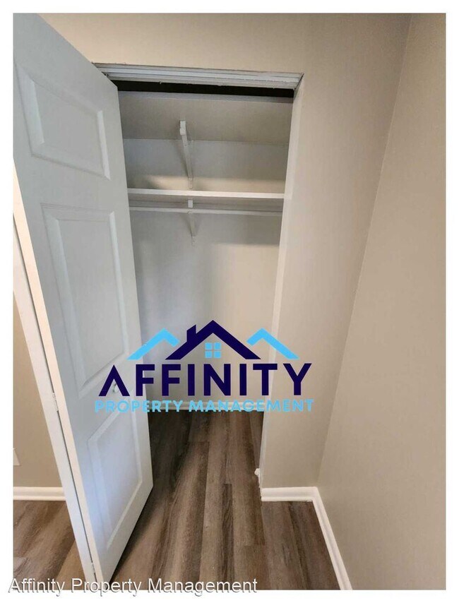 Building Photo - 4 br, 1.5 bath House - 835 Green Oak Ter