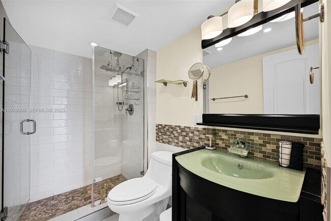 Building Photo - 100 Bayview Dr