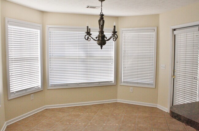 Building Photo - Gorgeous Phenix City Home Off Of HWY 165!