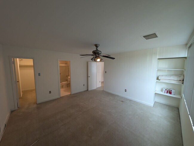 Building Photo - River Place Unit in Rosslyn!