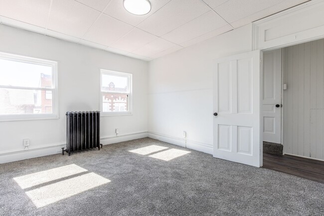 Building Photo - 747 E Warrington Ave