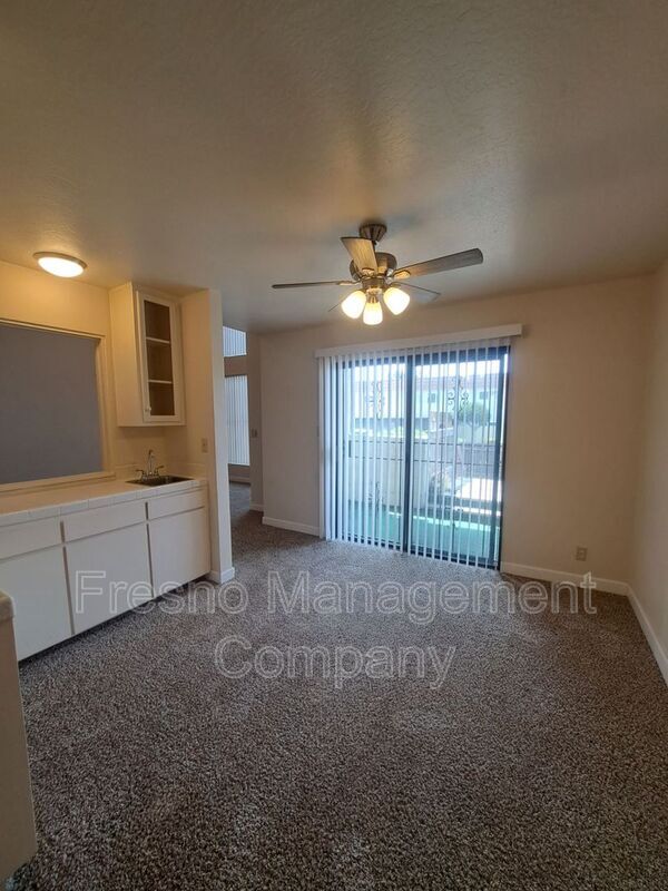 Building Photo - 4919 N Millbrook Ave