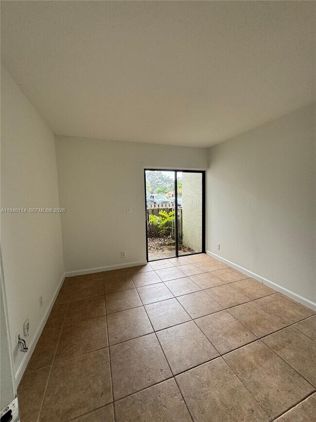 Building Photo - 5595 Courtyard Dr