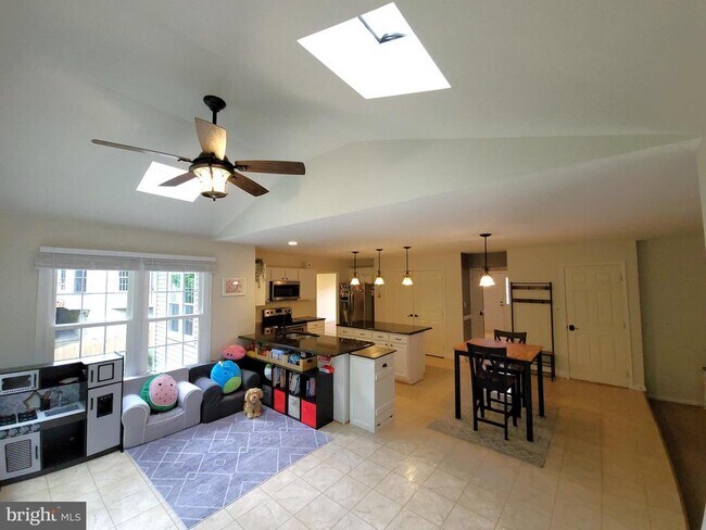 Building Photo - 18 Willow Glen Ct