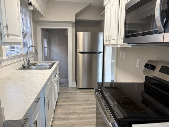 Building Photo - 2 Bedroom, 1 Bathroom Apartment in Reidsville!