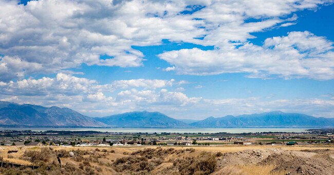 Building Photo - 2273 N Elderberry Dr